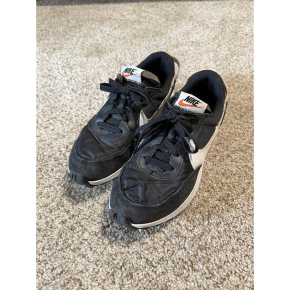 Nike Shoes - NIke Waffle Debut Sneakers Womens 7 Black White Swoosh Activewear Low Top